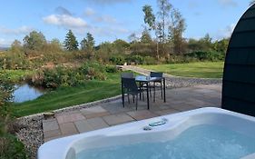 Red Squirrel Pod With Hot Tub